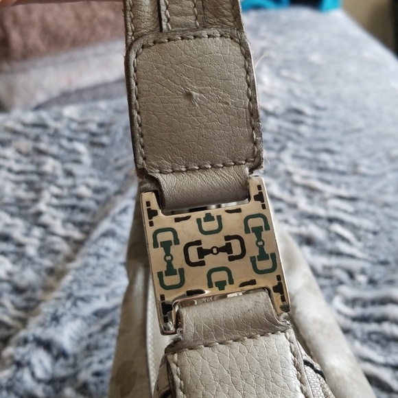 Authentic Gucci - Picture 3 of 4